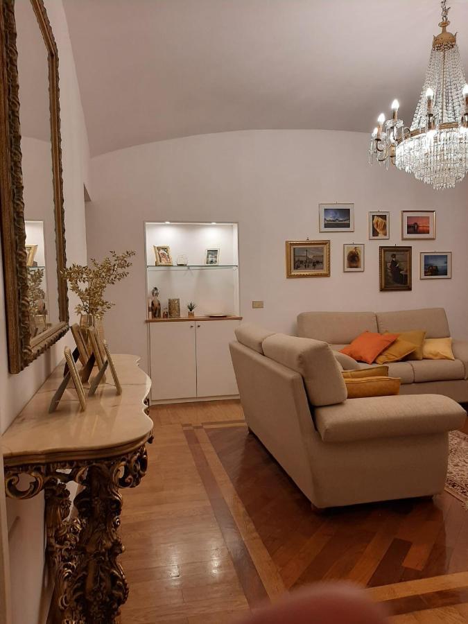 فندق La Casa Di Francesca نابولي المظهر الخارجي الصورة